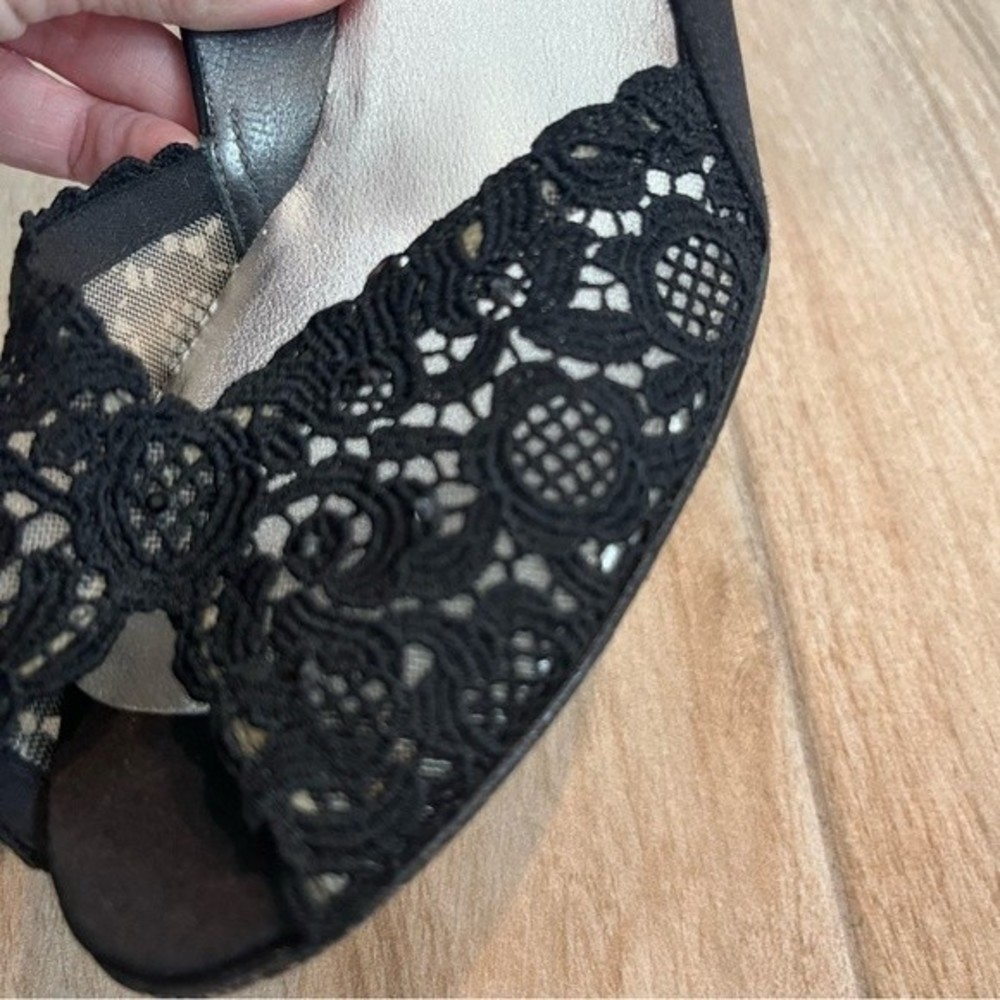 STUART WEITZMAN Lace/Satin Peep Toe Pumps Size 9 - Picture 3 of 7